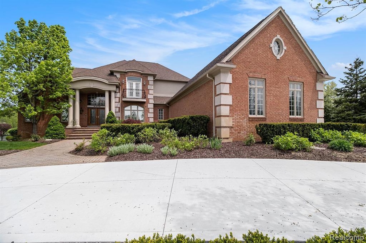 2832 Croftshire  Ct in Rochester, MI Photo 17