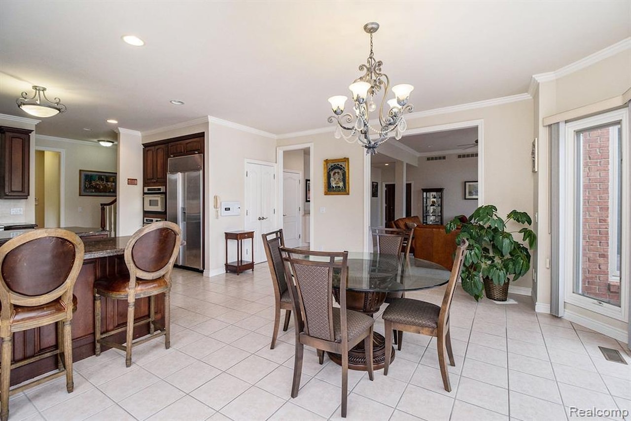 2832 Croftshire  Ct in Rochester, MI Photo 20