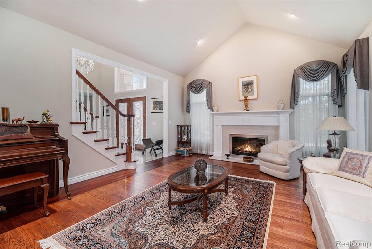 2832 Croftshire  Ct in Rochester, MI Photo 12