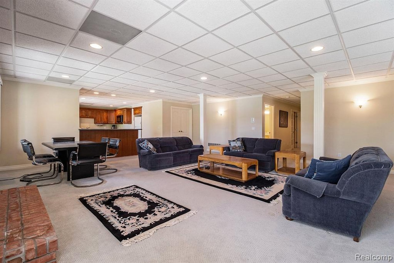2832 Croftshire  Ct in Rochester, MI Photo 41