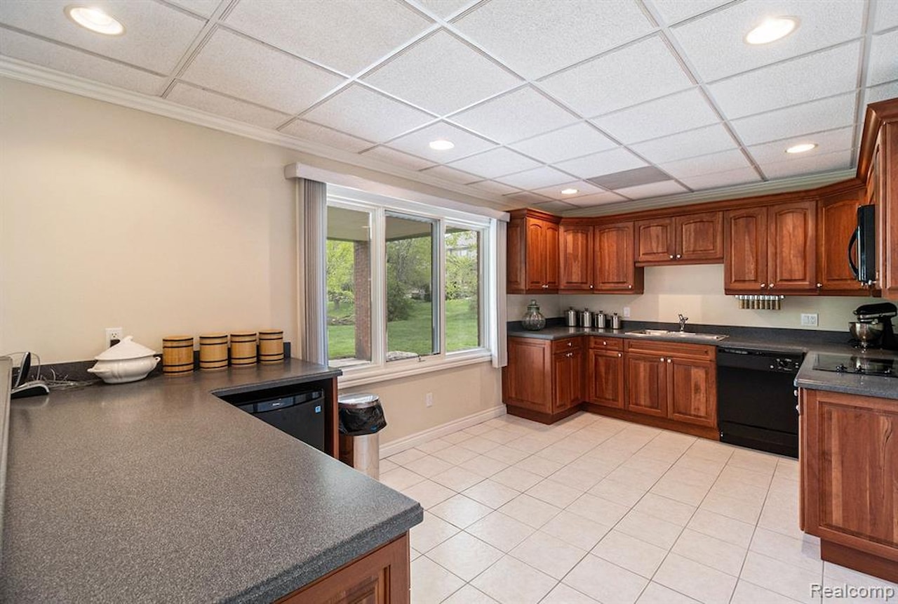 2832 Croftshire  Ct in Rochester, MI Photo 43