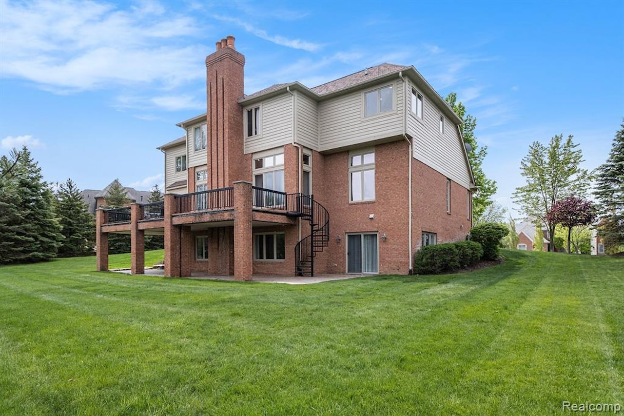 2832 Croftshire  Ct in Rochester, MI Photo 49