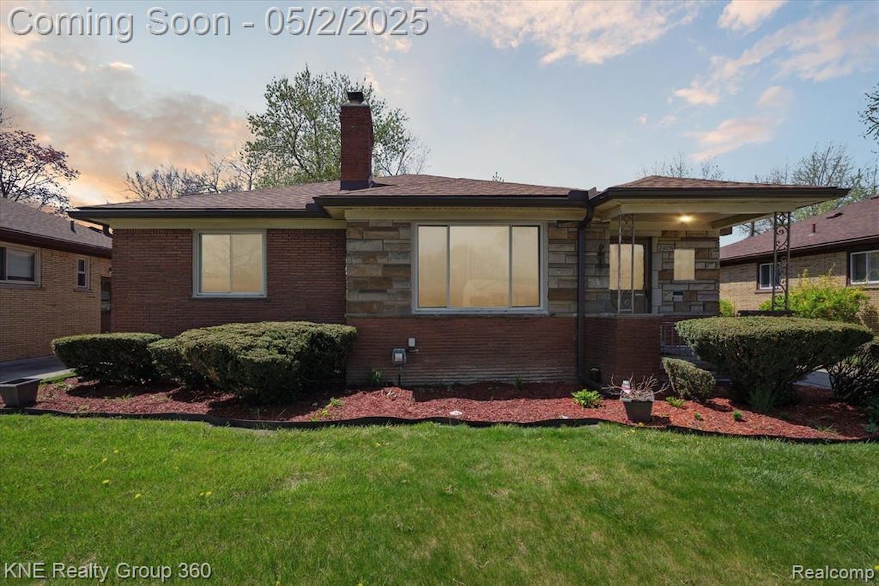 24091 Blackstone St in Oak Park, MI