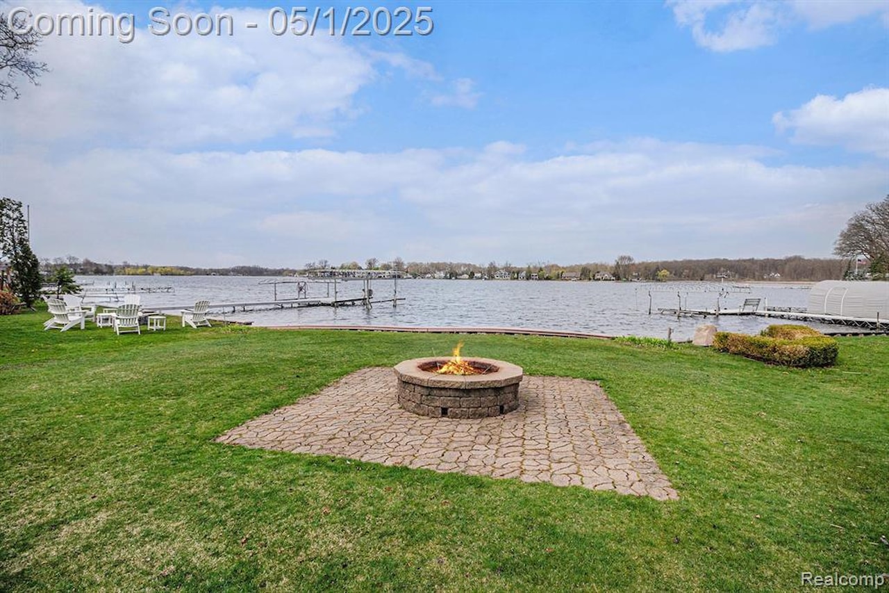 3836 Highcrest Dr in Genoa Twp, MI Photo 3