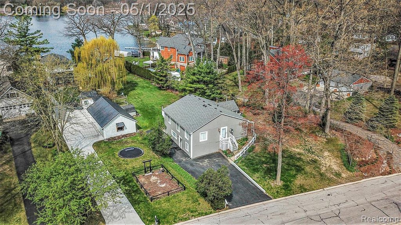 3836 Highcrest Dr in Genoa Twp, MI Photo 28