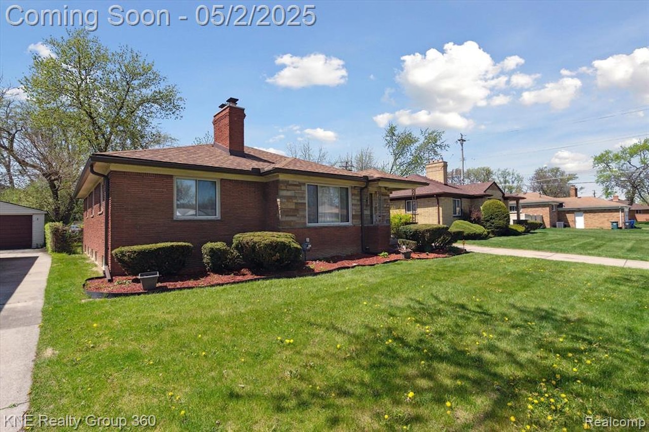 24091 Blackstone St in Oak Park, MI Photo 2