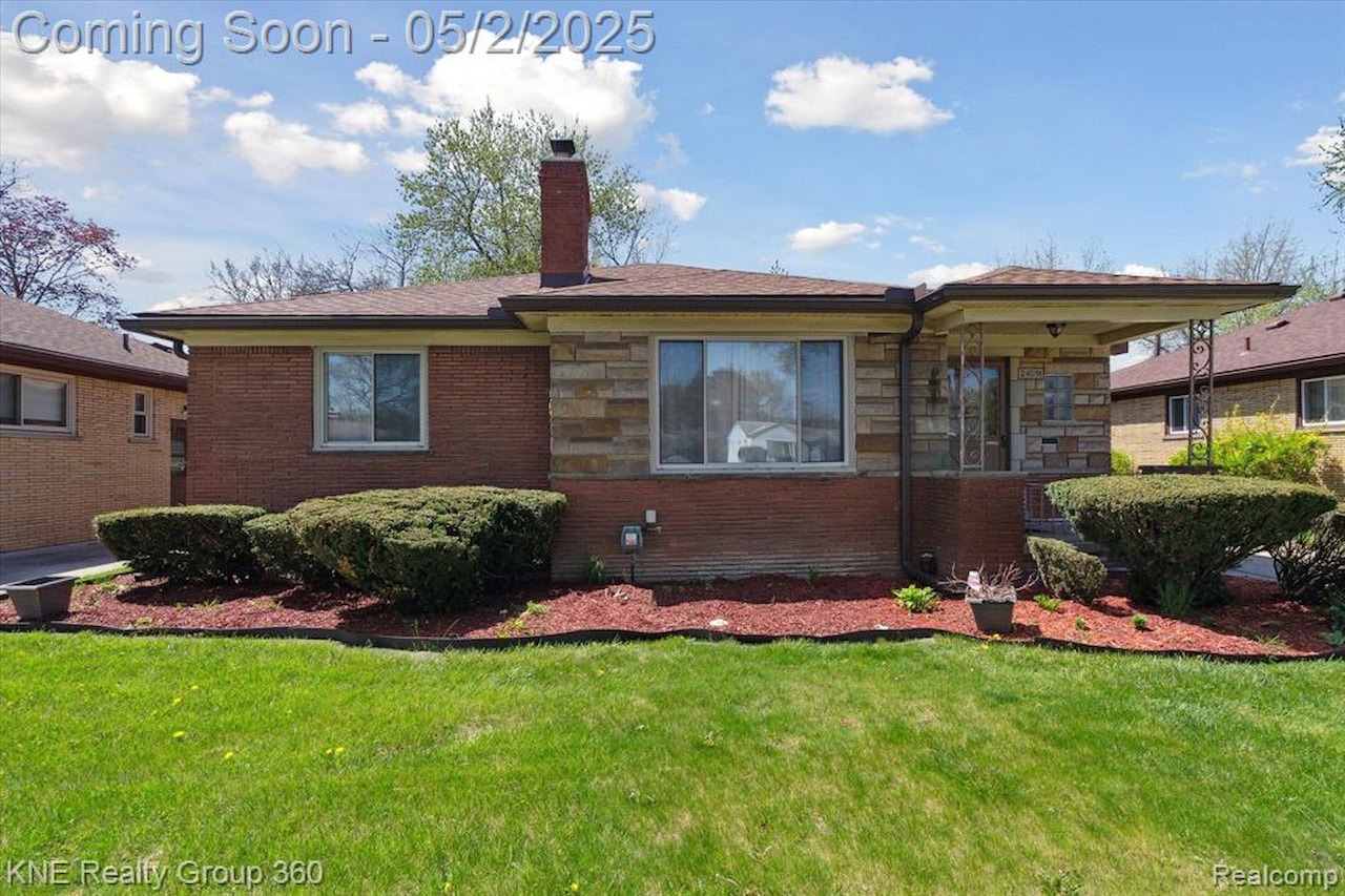 24091 Blackstone St in Oak Park, MI Photo 3