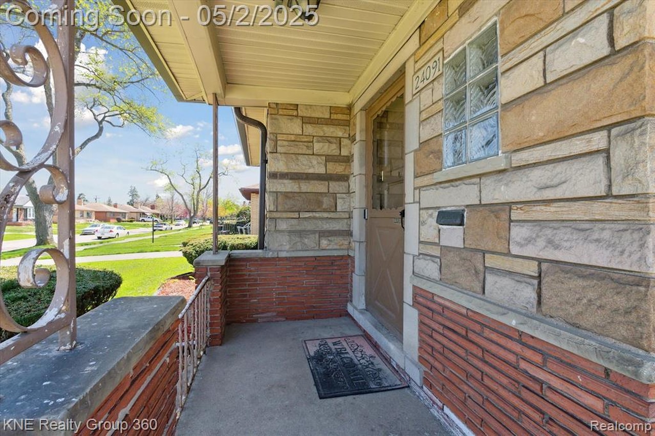 24091 Blackstone St in Oak Park, MI Photo 6