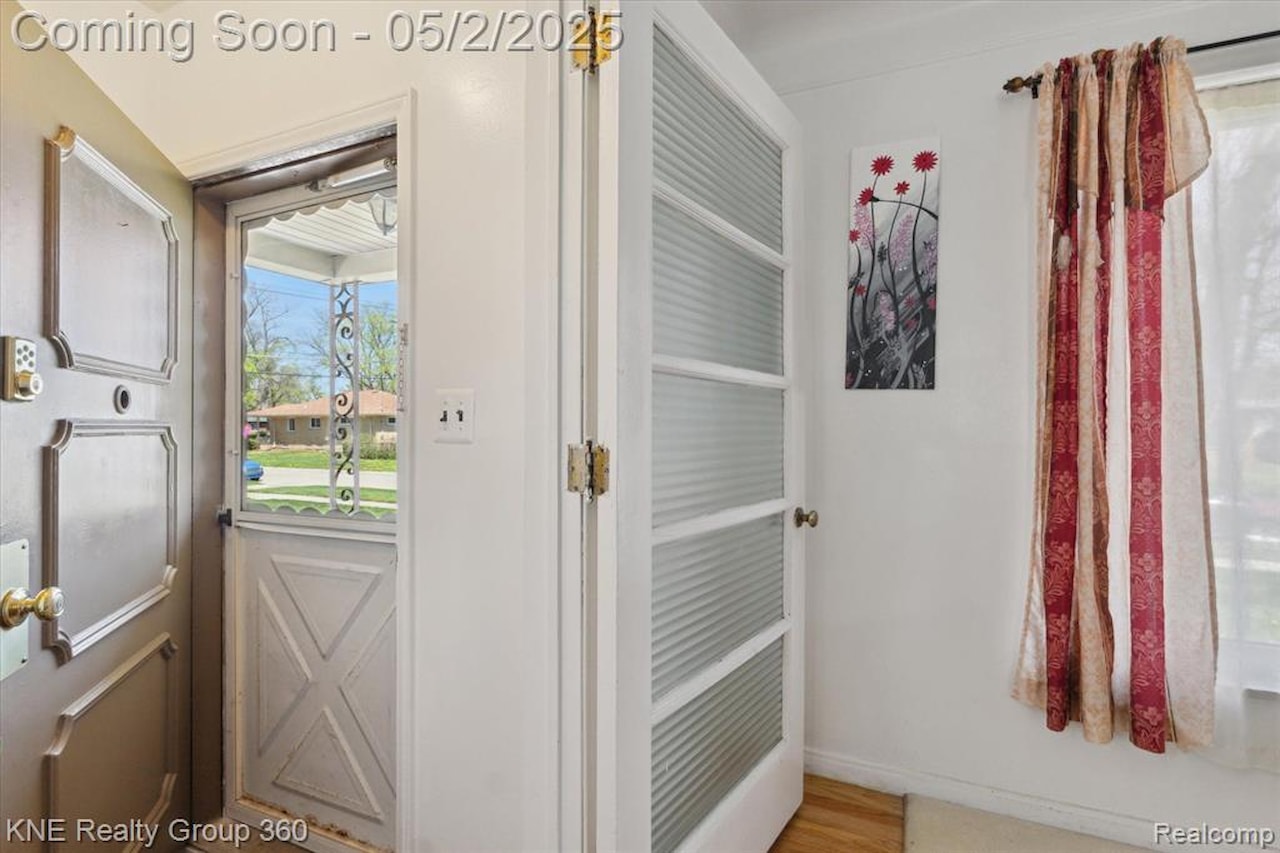 24091 Blackstone St in Oak Park, MI Photo 7