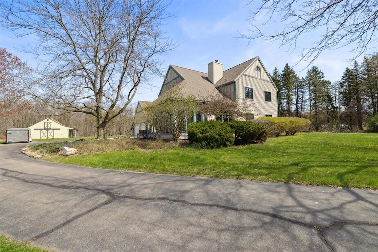 2929 E Frost Rd in Williamston, MI Photo 3
