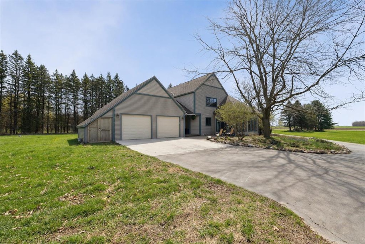 2929 E Frost Rd in Williamston, MI Photo 4
