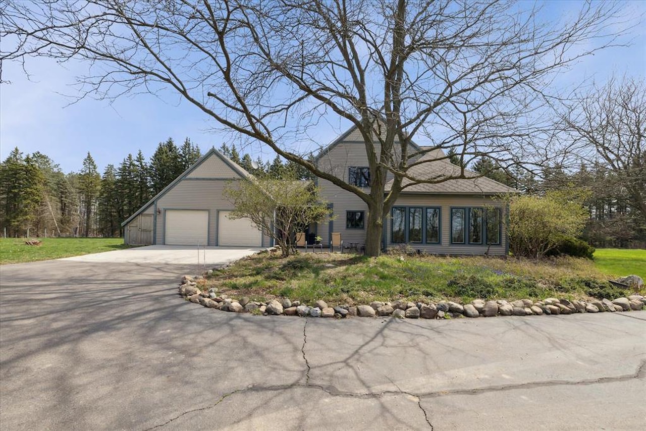 2929 E Frost Rd in Williamston, MI Photo 5