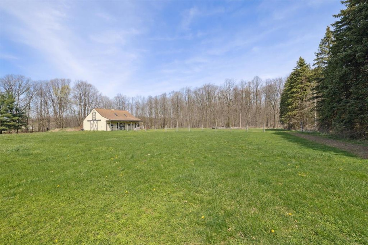 2929 E Frost Rd in Williamston, MI Photo 48