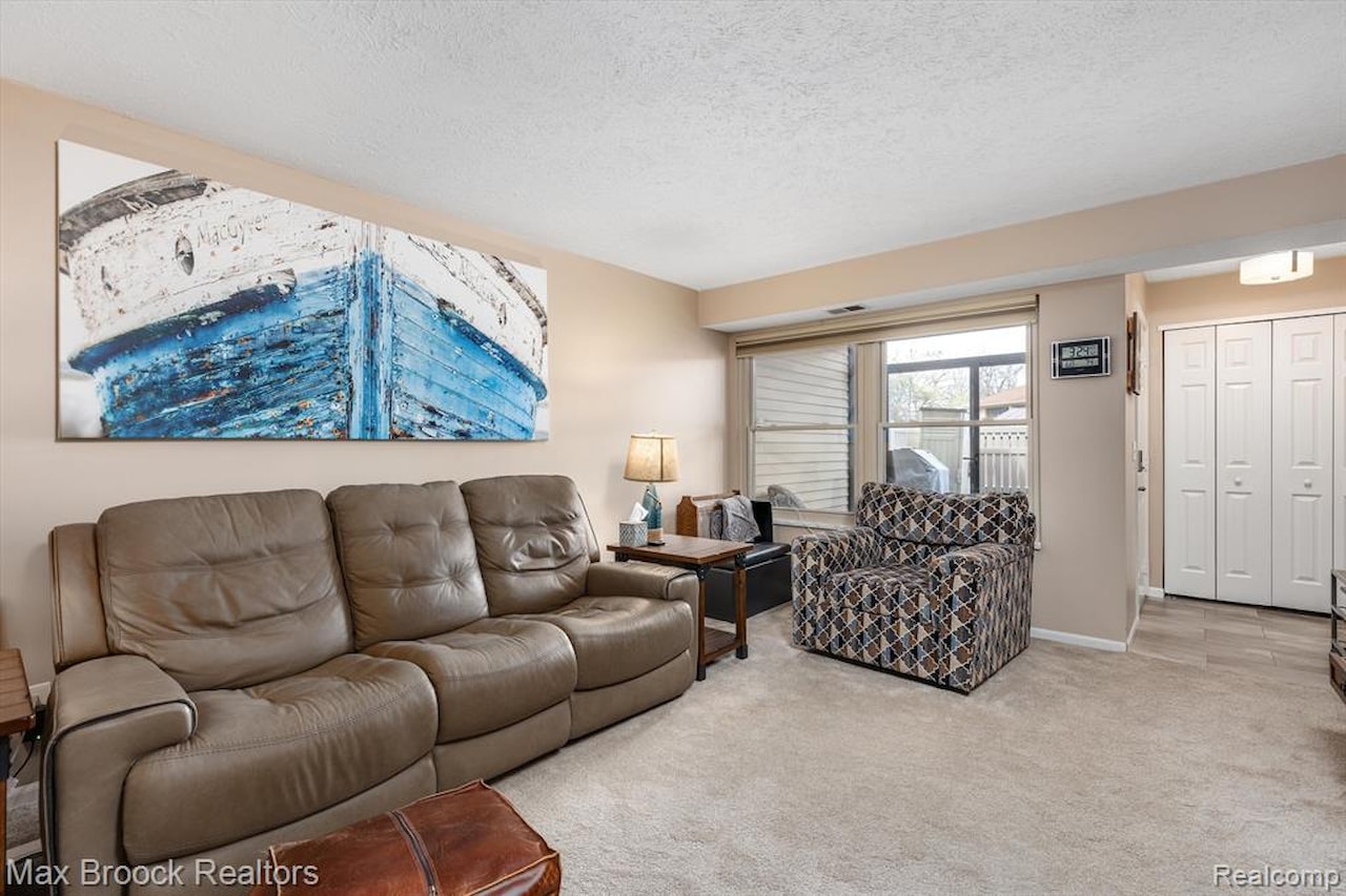 61161 Greenwood Dr in South Lyon, MI Photo 9