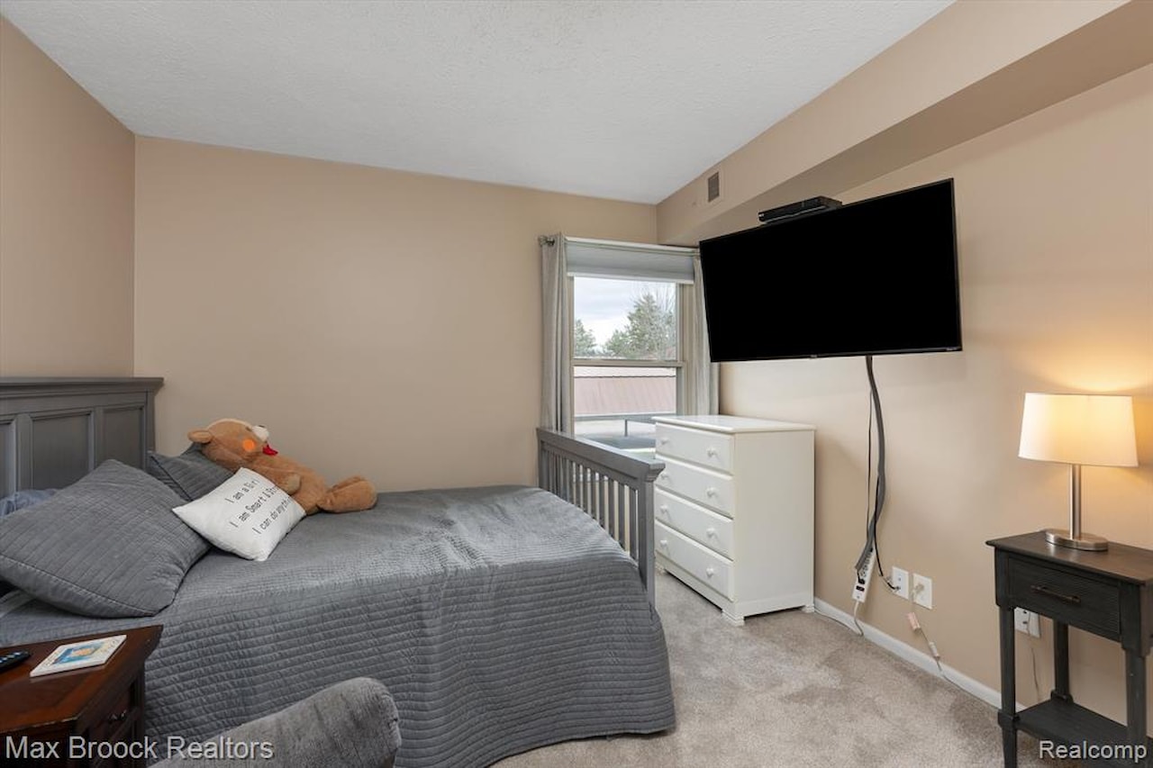 61161 Greenwood Dr in South Lyon, MI Photo 17