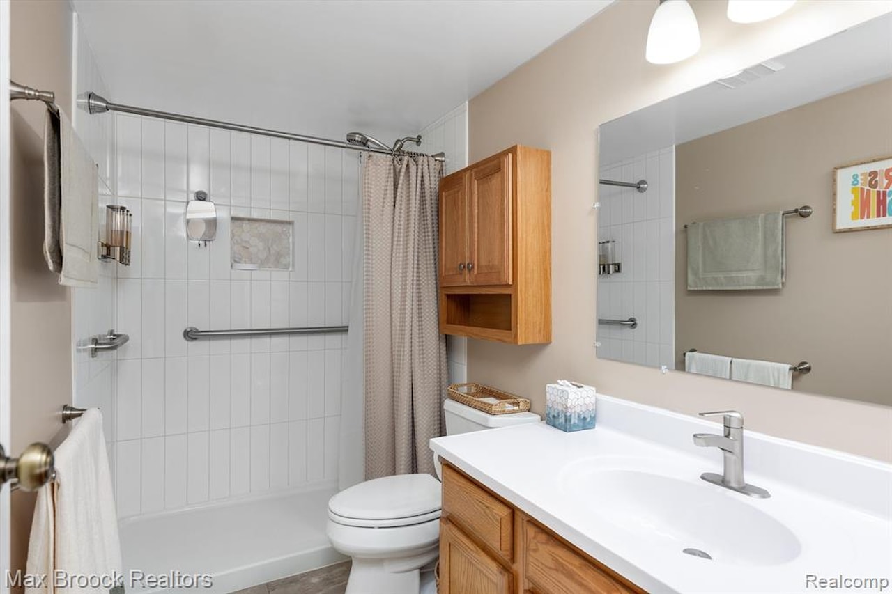 61161 Greenwood Dr in South Lyon, MI Photo 19