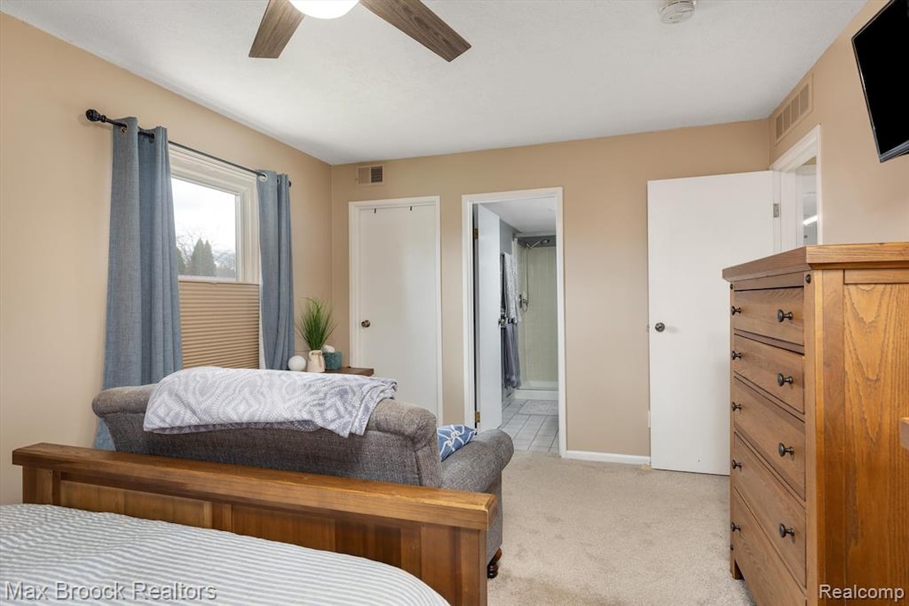 61161 Greenwood Dr in South Lyon, MI Photo 21