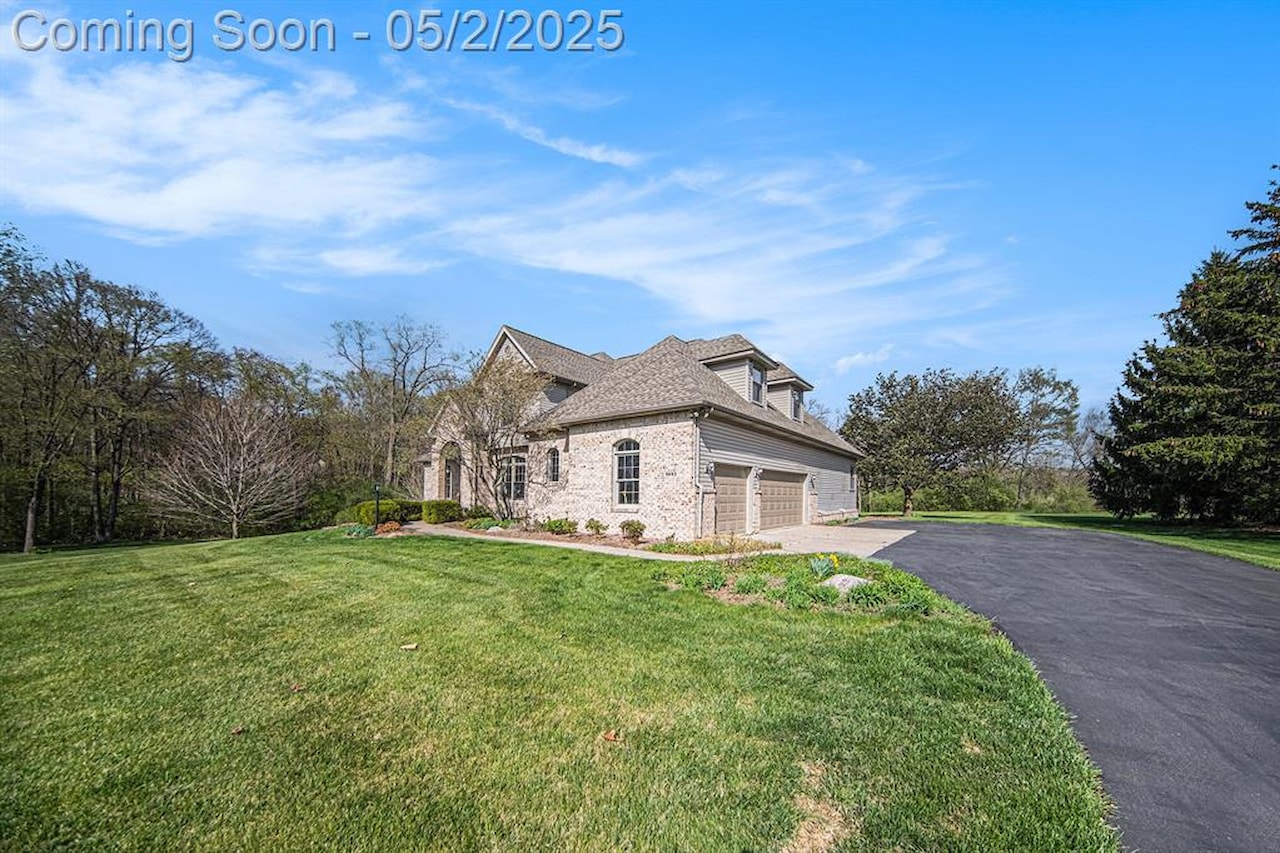 9693 Woodbend in York Twp, MI Photo 2