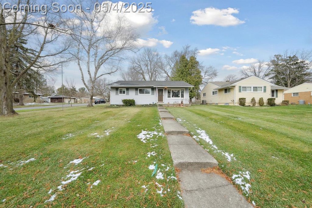 2996 Lakeview Dr in Ann Arbor, MI Photo 2