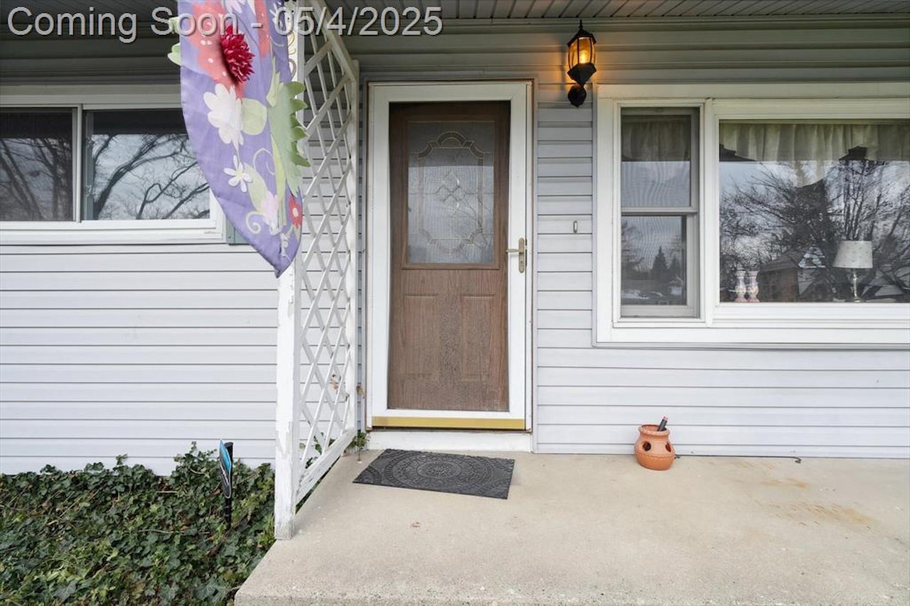 2996 Lakeview Dr in Ann Arbor, MI Photo 4