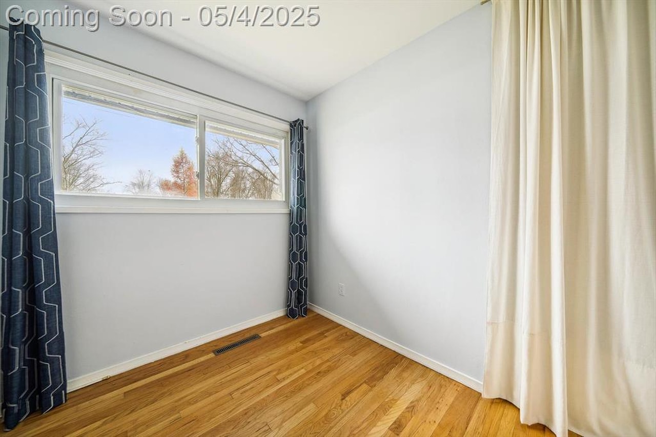 2996 Lakeview Dr in Ann Arbor, MI Photo 25