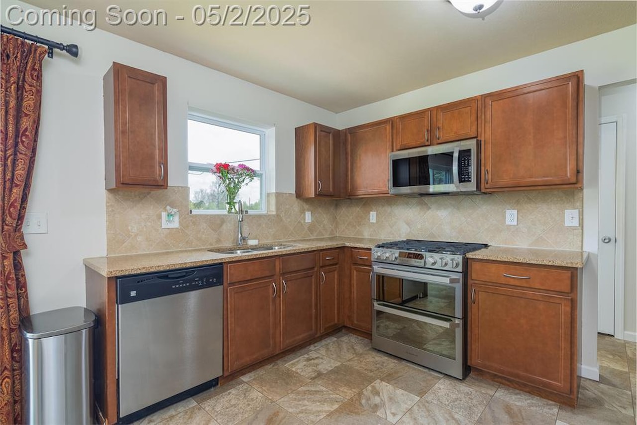 3411 Amber Oaks Dr in Howell Twp, MI Photo 8