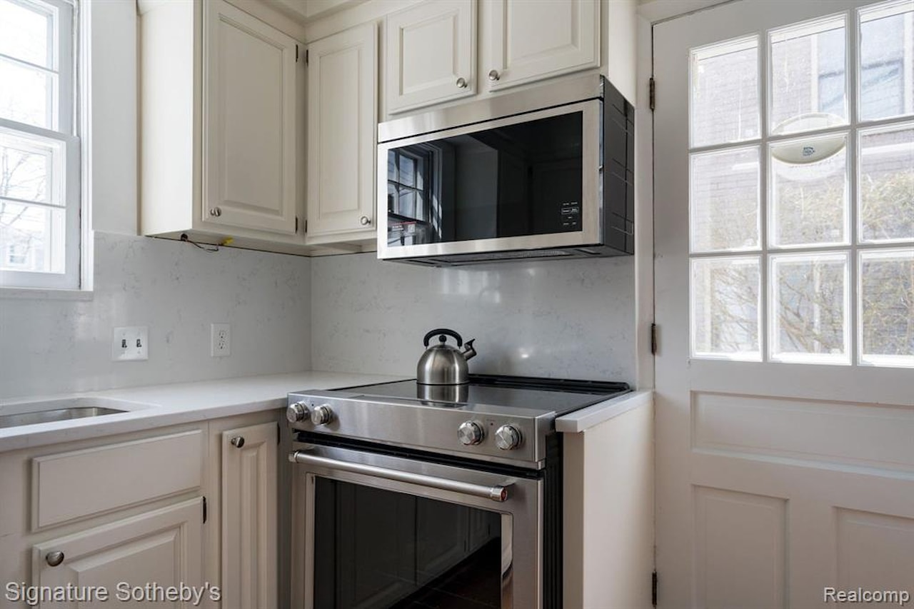 1205 S Bates St in Birmingham, MI Photo 15