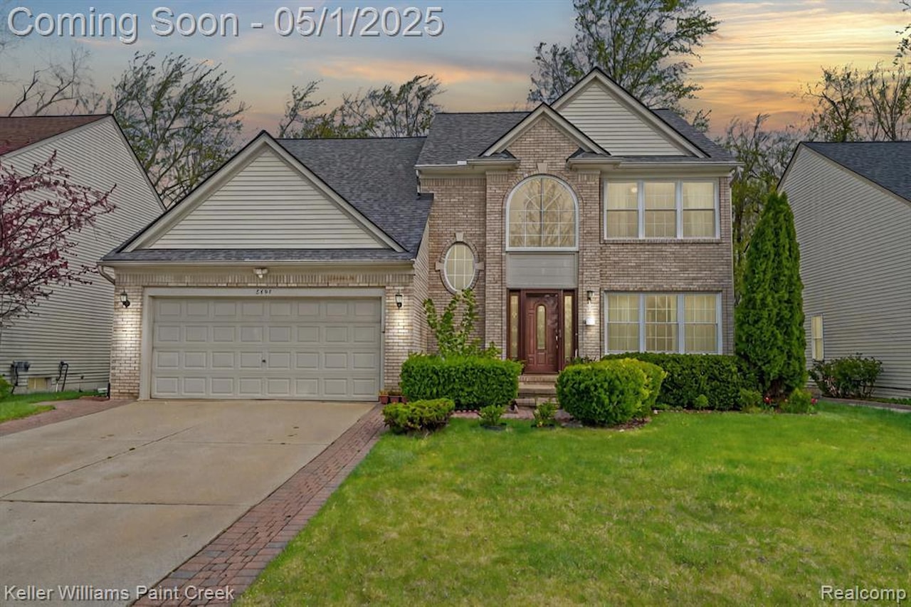 2397 Cedar Knoll Dr in Troy, MI
