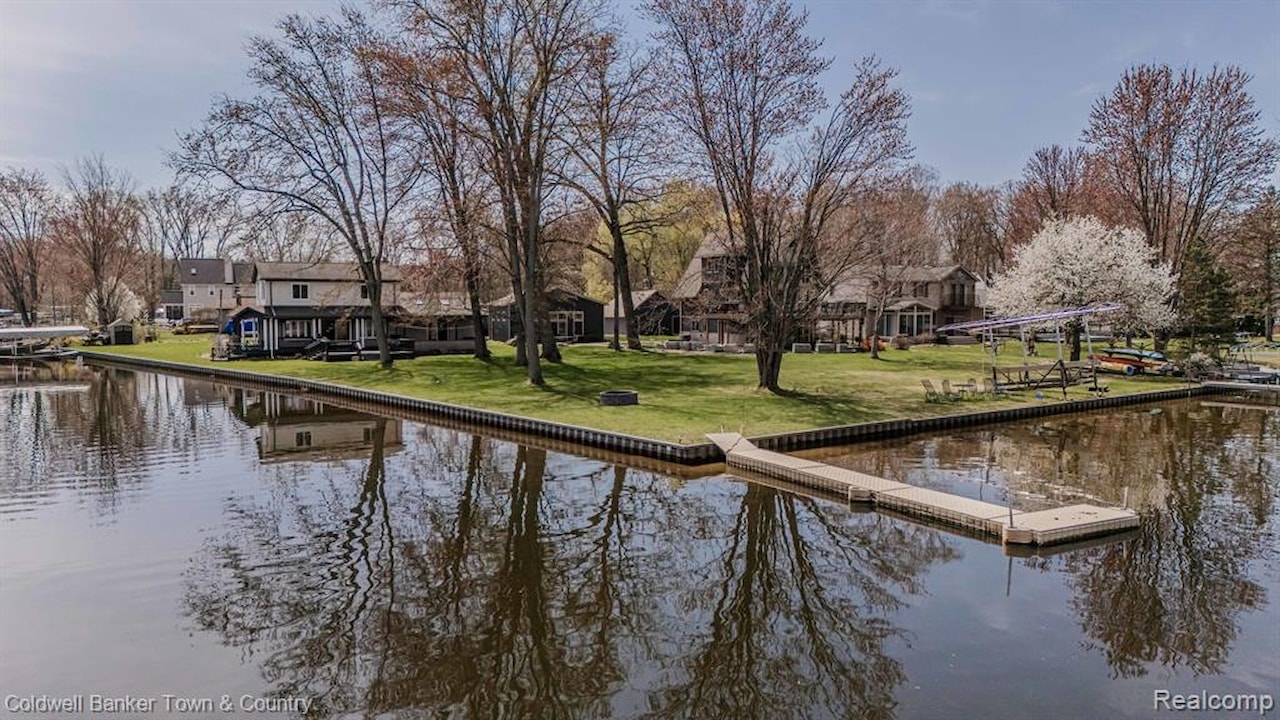 4405 Shoreview Ln in Hamburg Twp, MI Photo 4