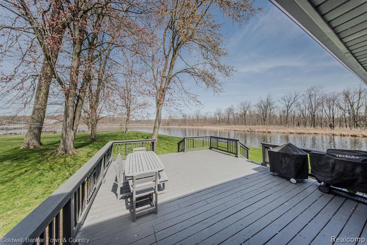 4405 Shoreview Ln in Hamburg Twp, MI Photo 8