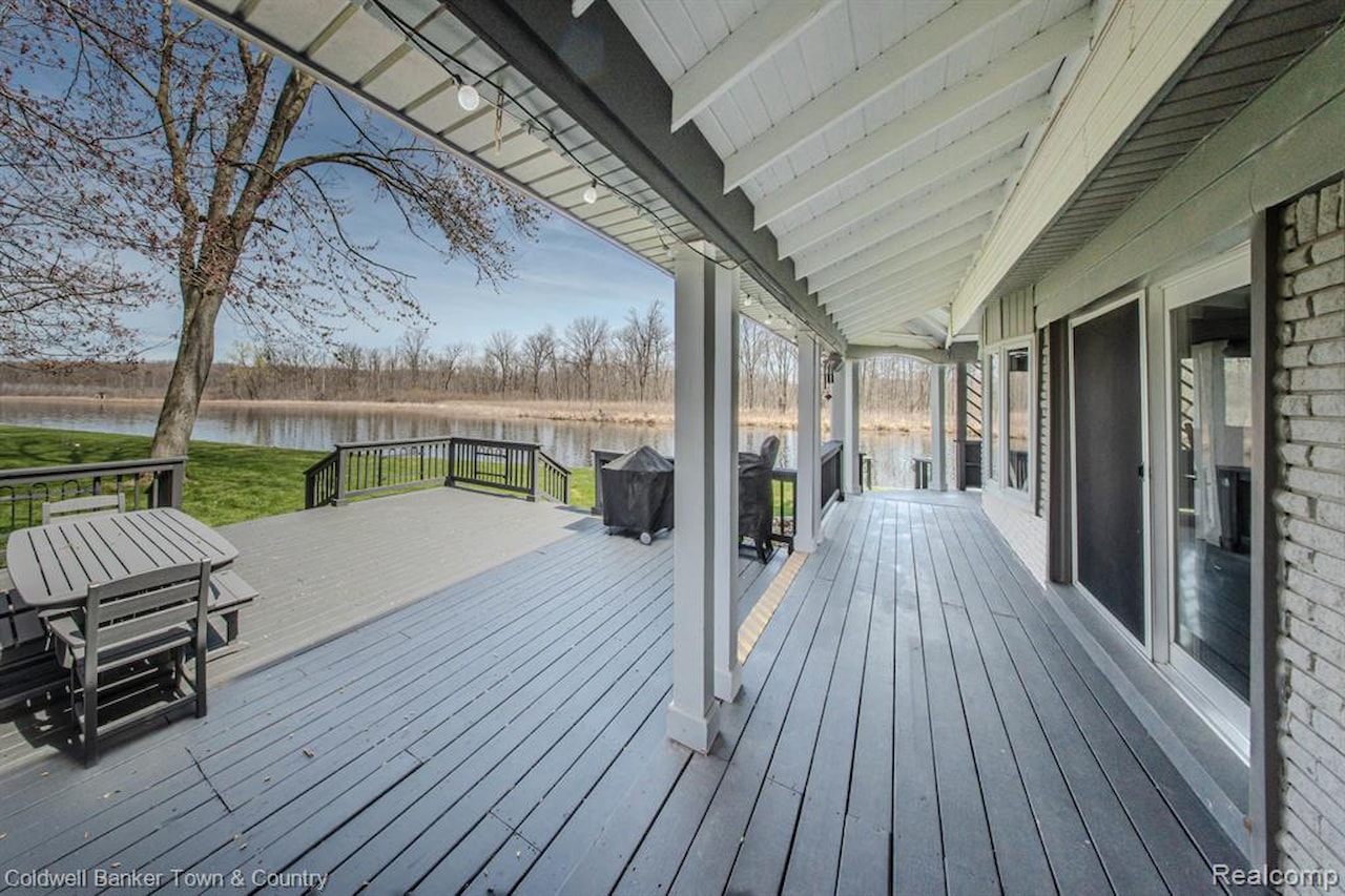4405 Shoreview Ln in Hamburg Twp, MI Photo 9