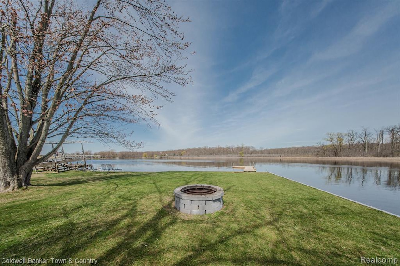 4405 Shoreview Ln in Hamburg Twp, MI Photo 11