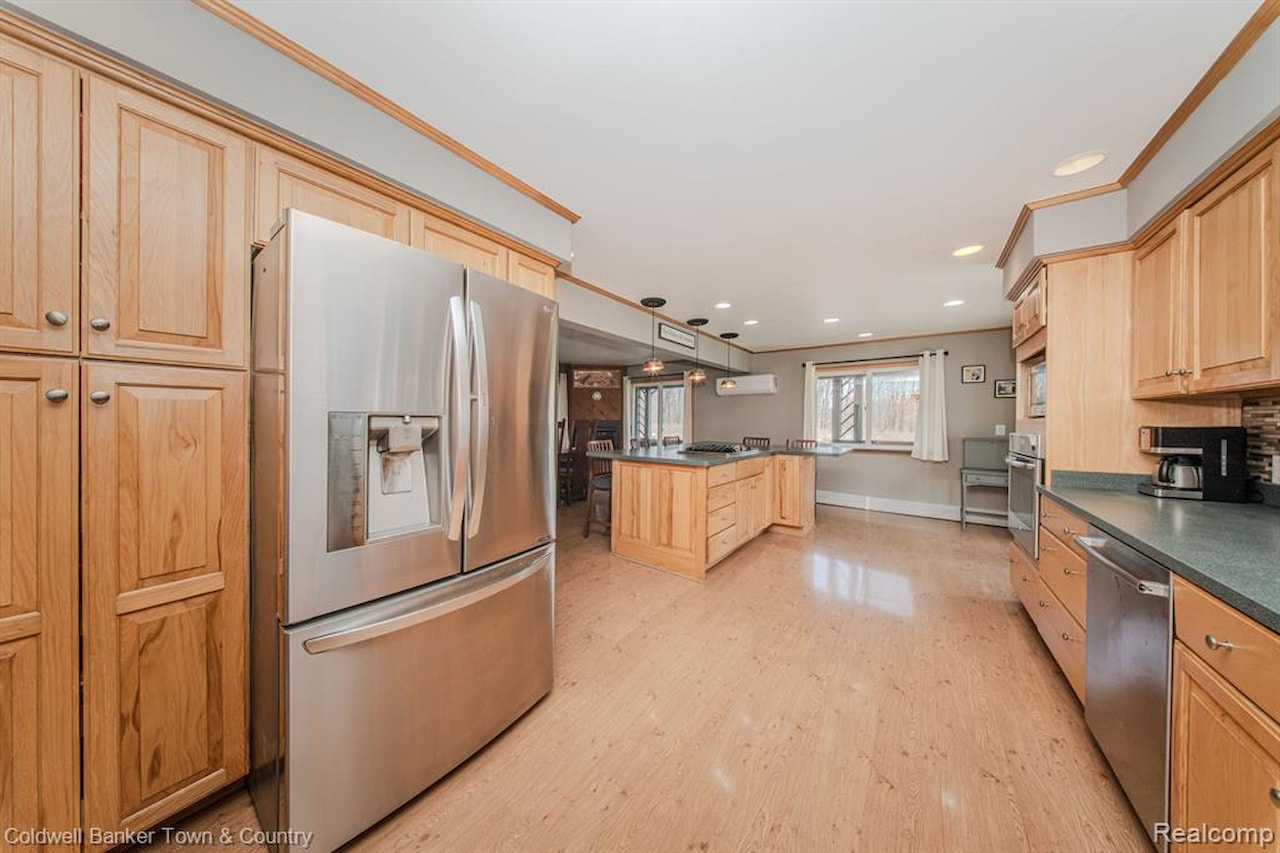 4405 Shoreview Ln in Hamburg Twp, MI Photo 18