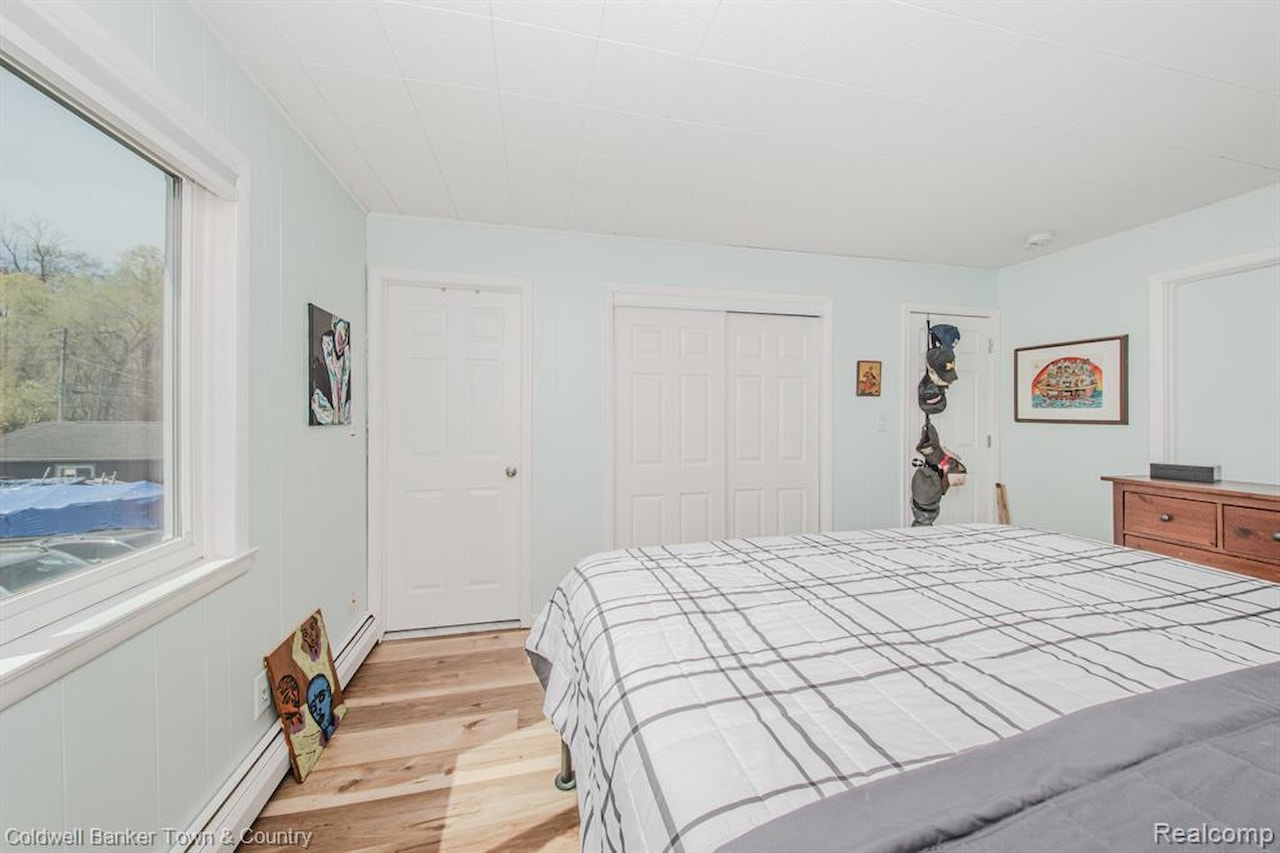 4405 Shoreview Ln in Hamburg Twp, MI Photo 38