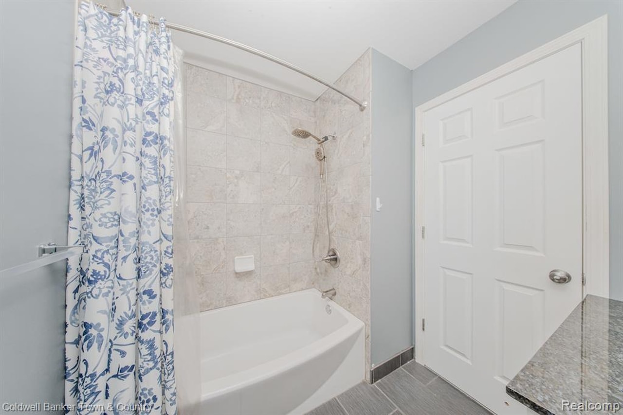 4405 Shoreview Ln in Hamburg Twp, MI Photo 49