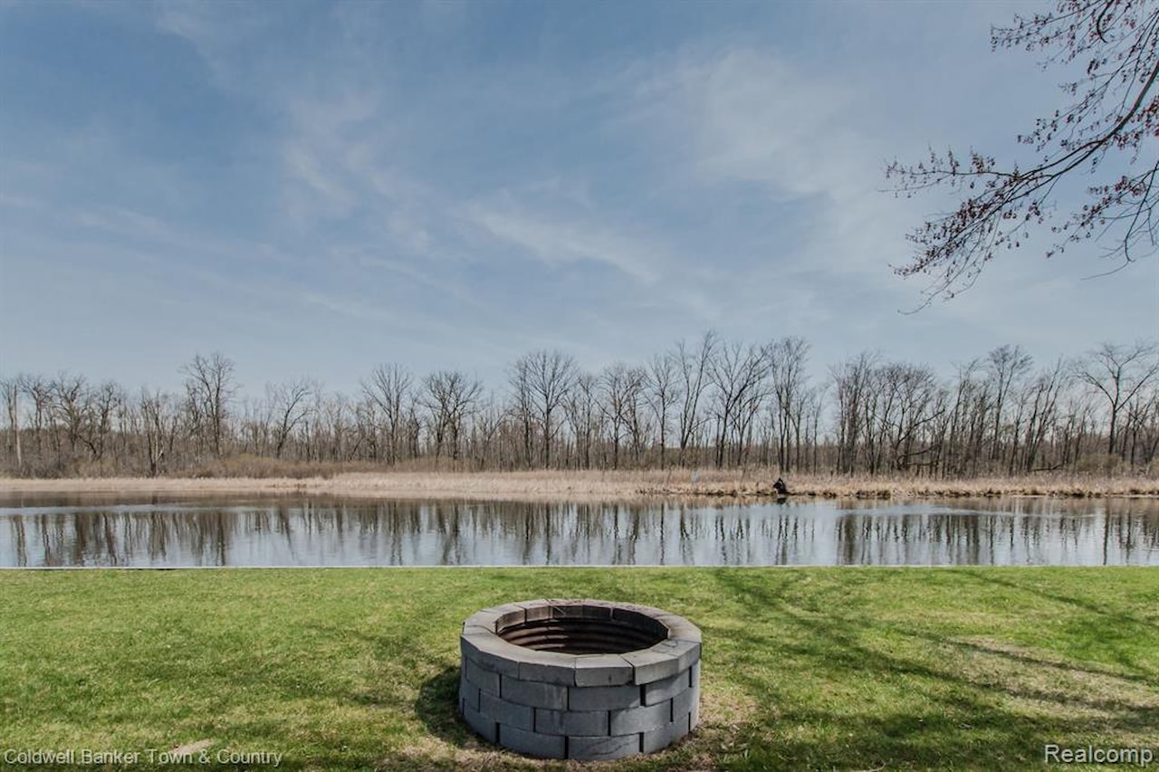 4405 Shoreview Ln in Hamburg Twp, MI Photo 12