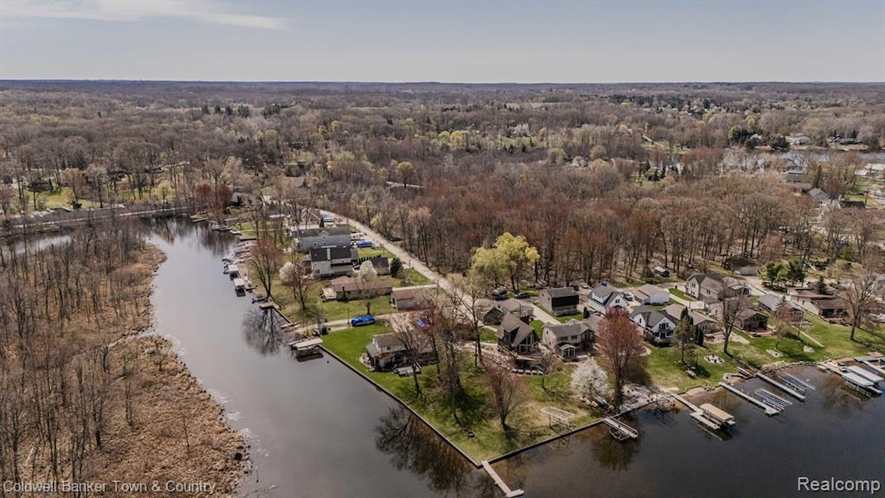 4405 Shoreview Ln in Hamburg Twp, MI Photo 52
