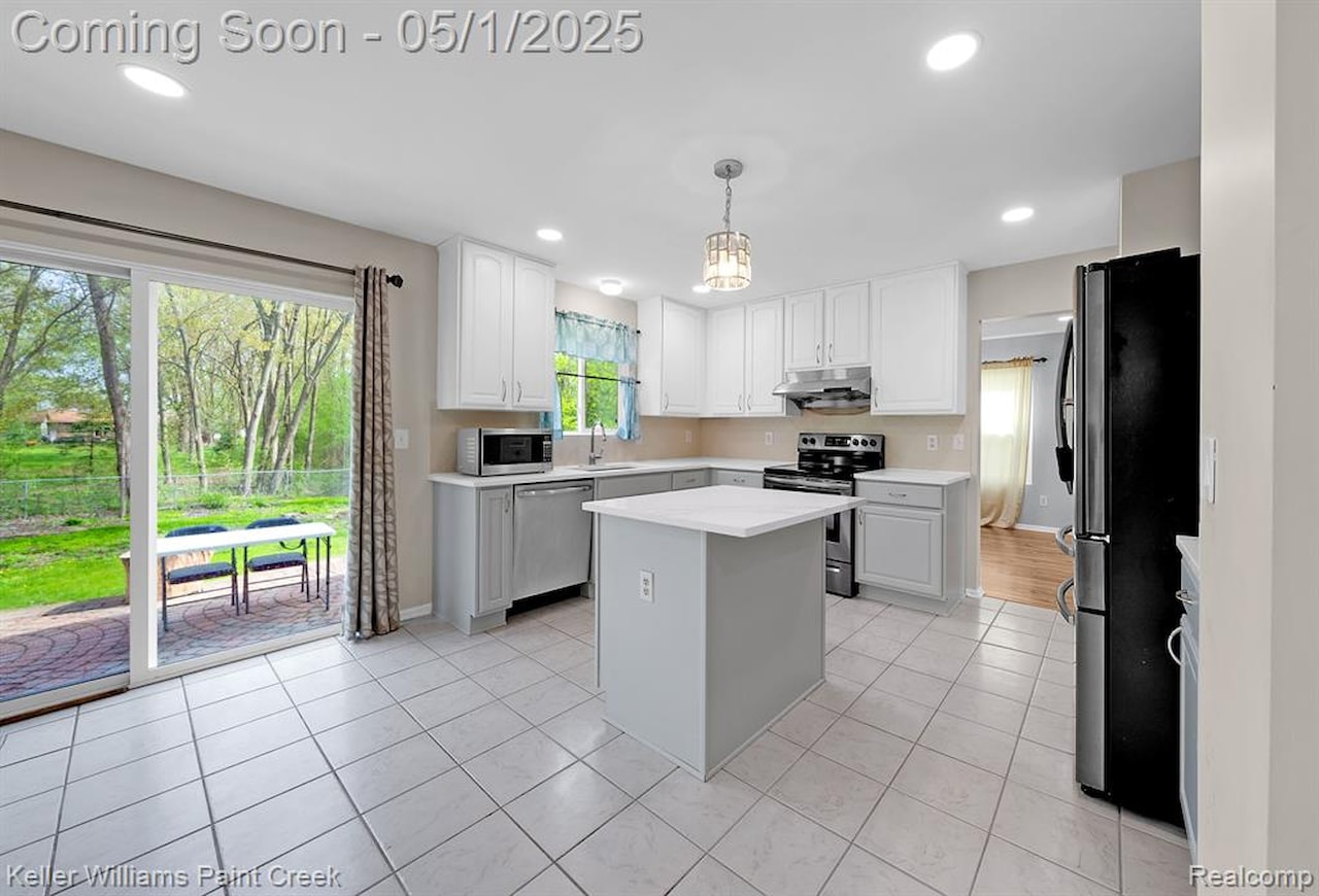 2397 Cedar Knoll Dr in Troy, MI Photo 11