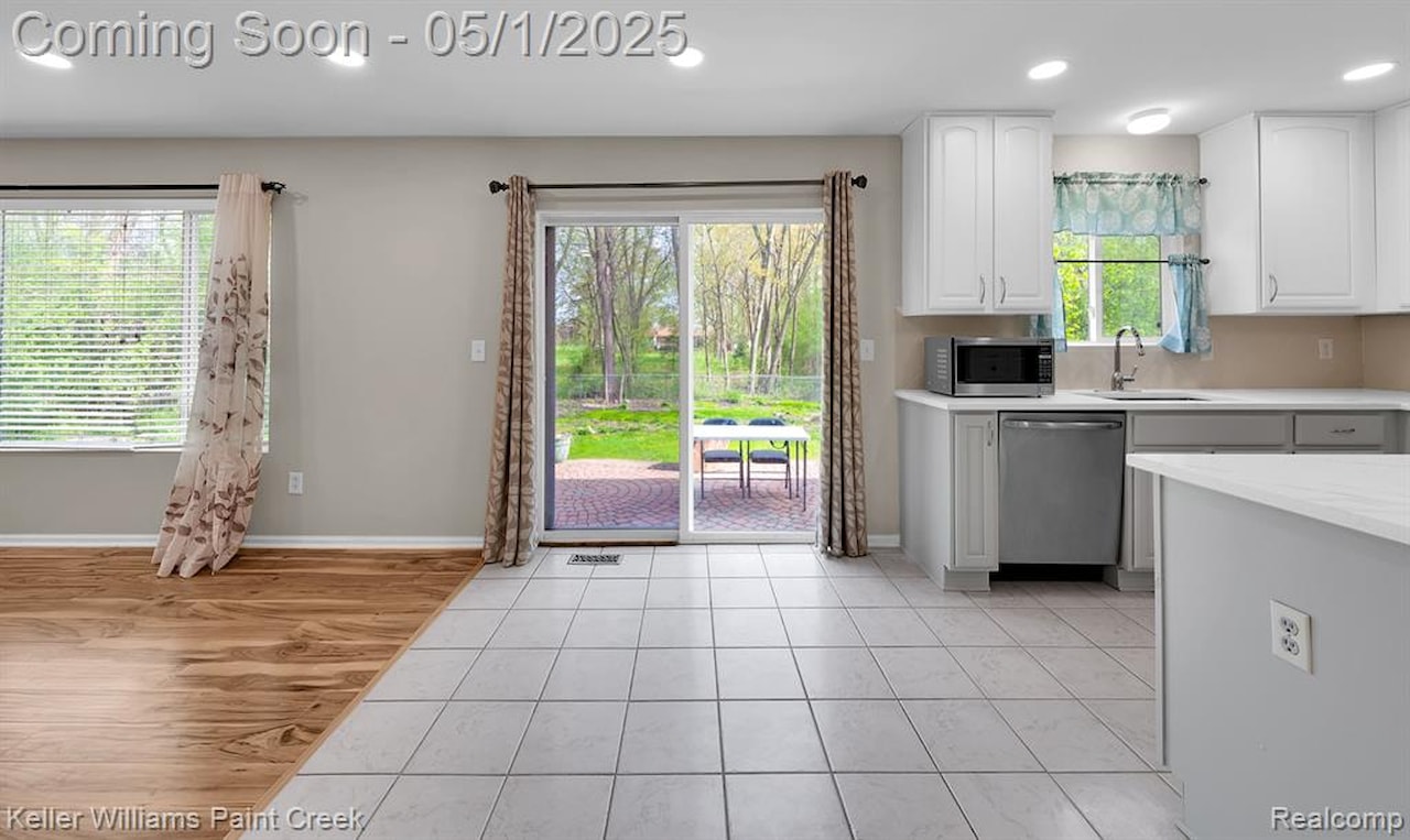 2397 Cedar Knoll Dr in Troy, MI Photo 12
