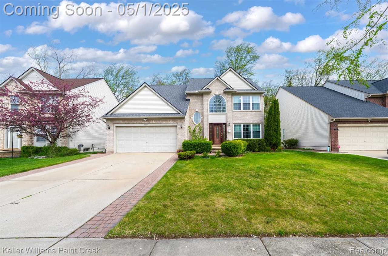 2397 Cedar Knoll Dr in Troy, MI Photo 2