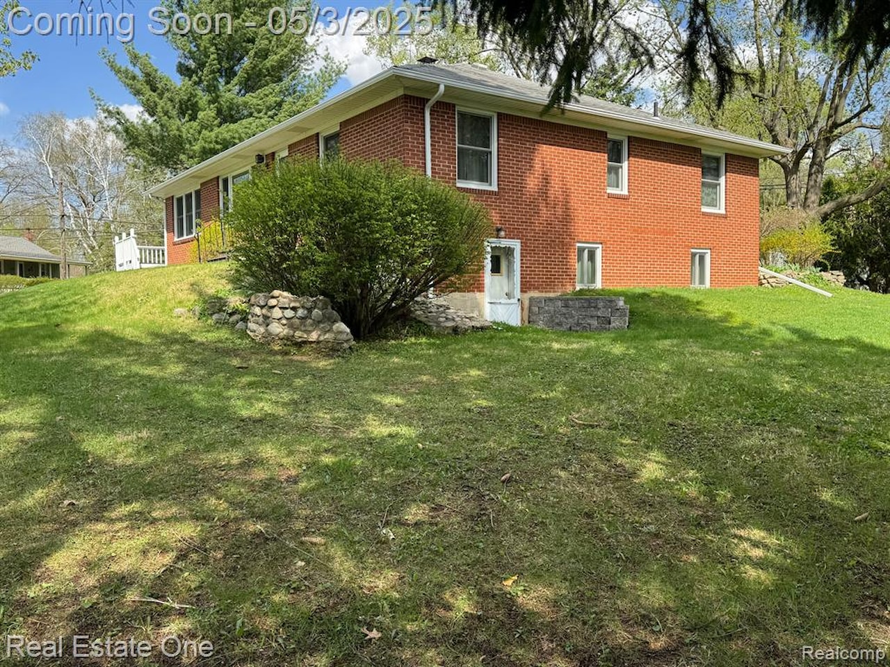 84 Lyford Rd in Waterford Twp, MI Photo 3