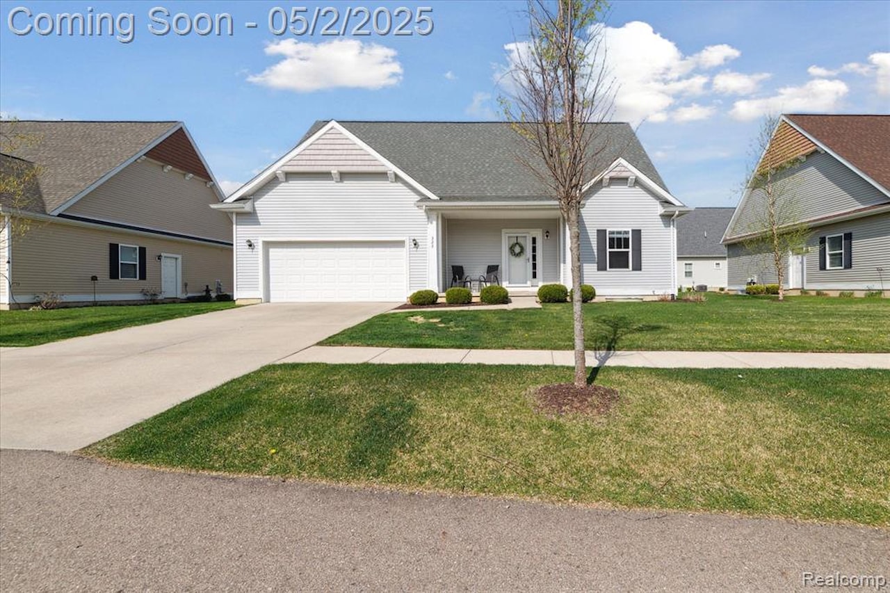 323 Dorchester Dr #29 in Howell, MI