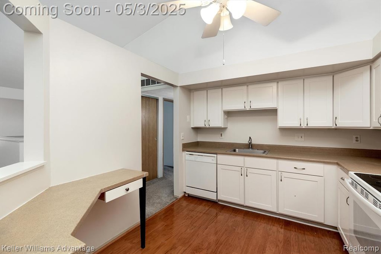 61244 Greenwood Dr in South Lyon, MI Photo 6