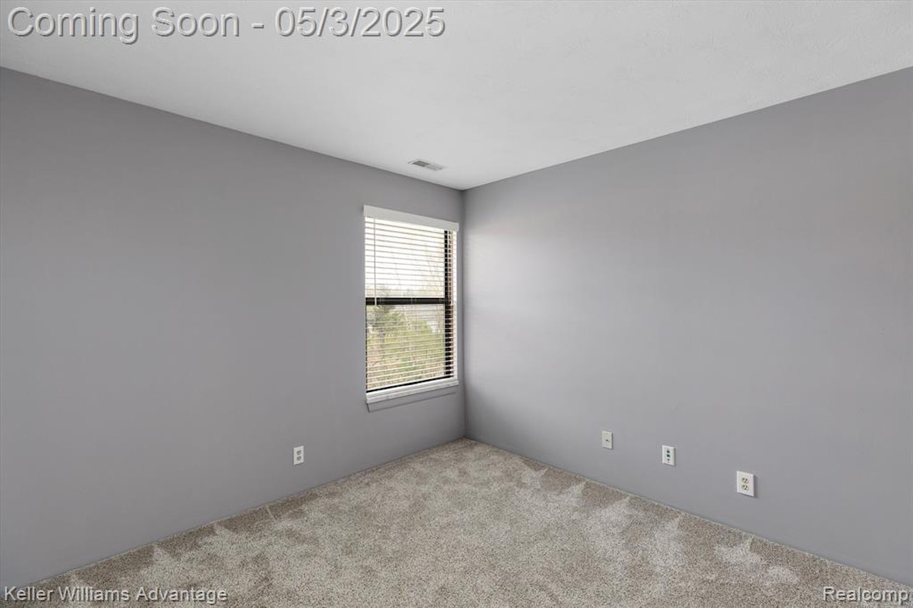 61244 Greenwood Dr in South Lyon, MI Photo 9