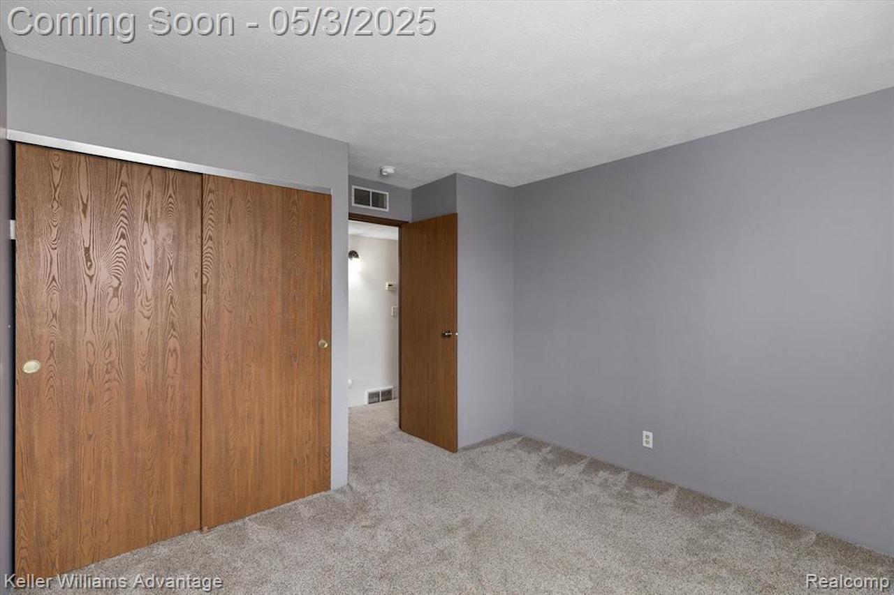 61244 Greenwood Dr in South Lyon, MI Photo 10