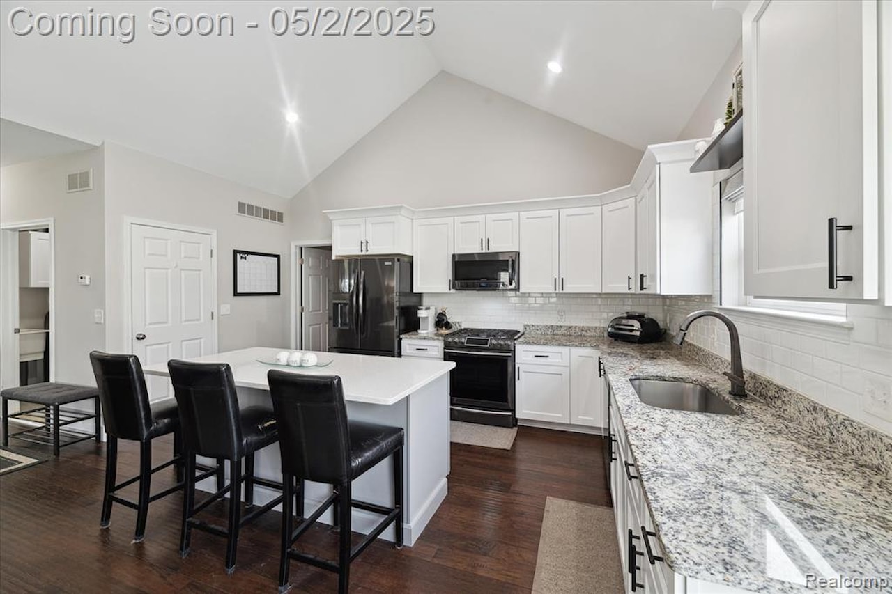323 Dorchester Dr #29 in Howell, MI Photo 19