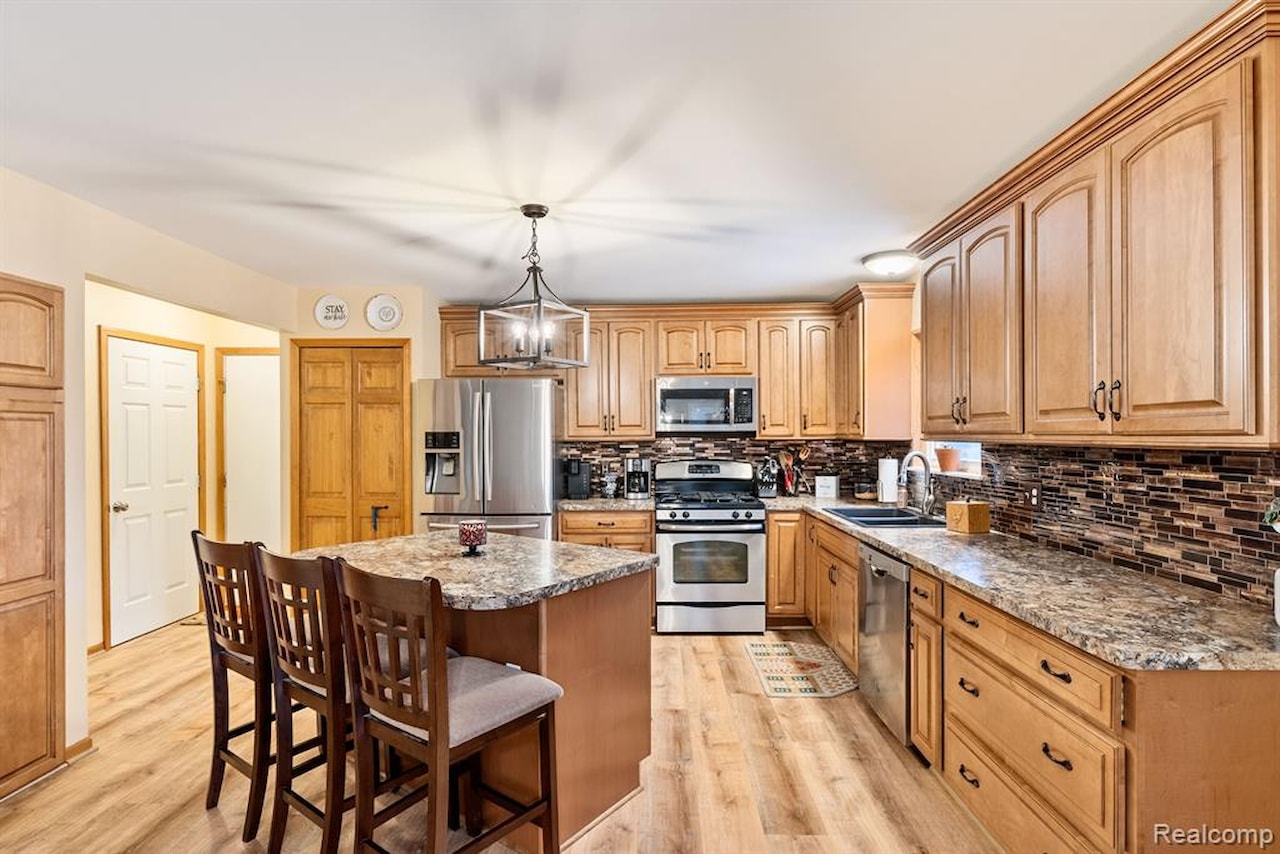 2008 Laurel Oak Dr in Oceola Twp, MI Photo 12