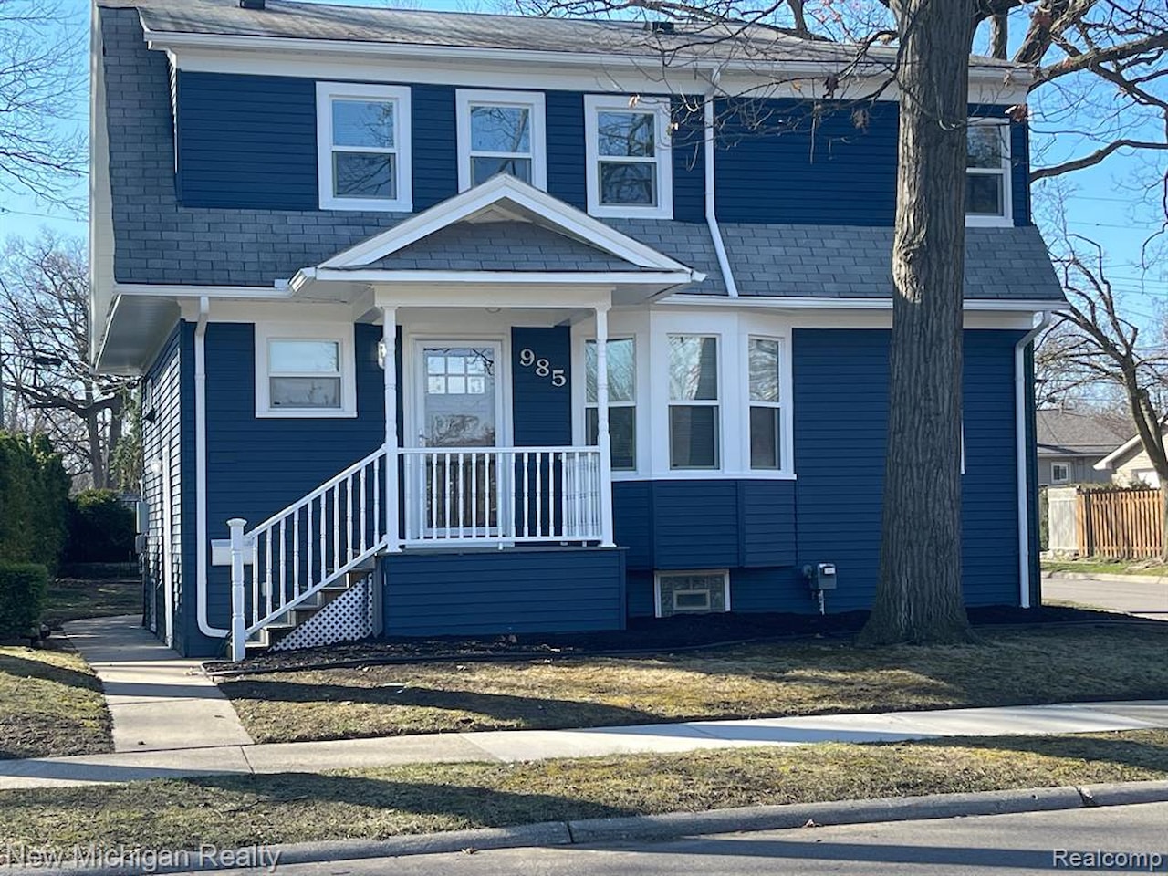 985 W Hazelhurst St in Ferndale, MI