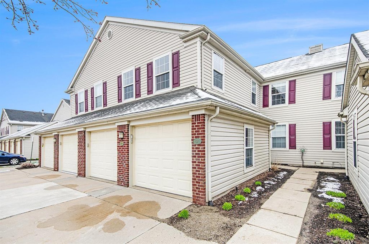 295 Victoria Dr Dexter, MI 48130 | MLS 81025015493 Photo 3