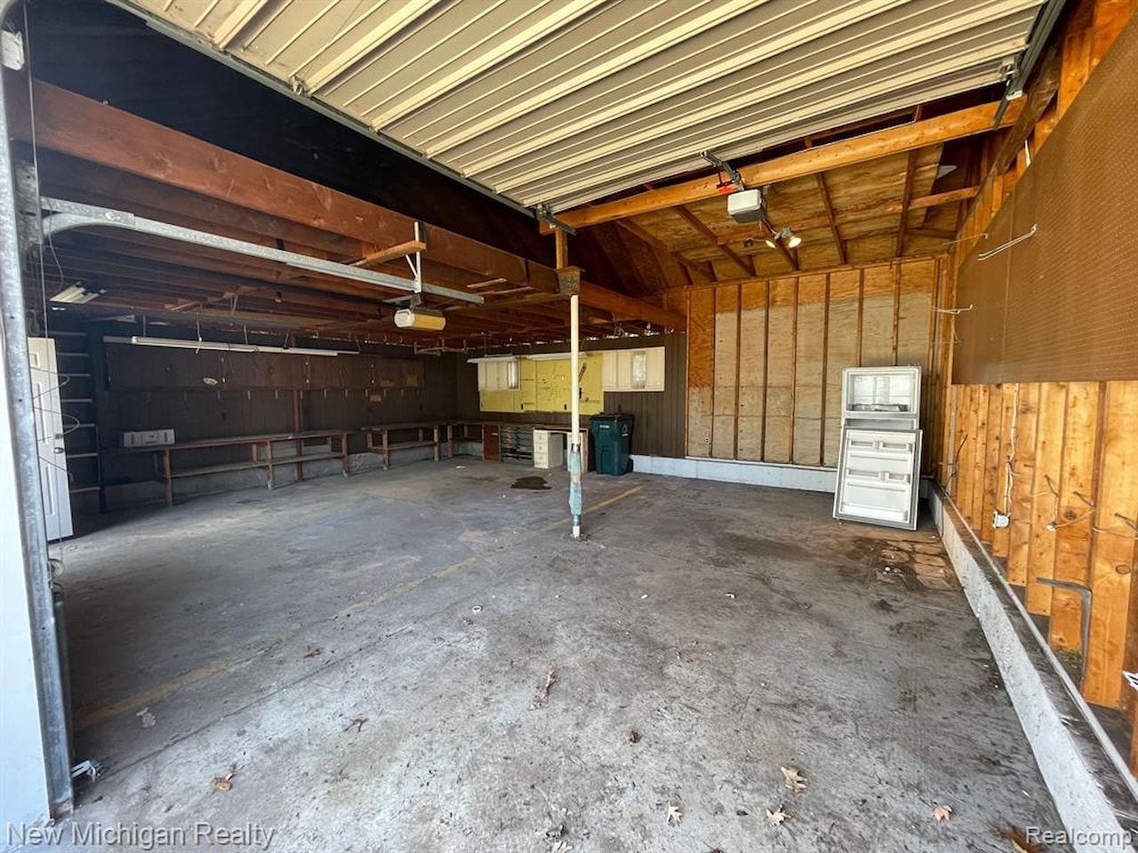 985 W Hazelhurst  St in Ferndale, MI Photo 6